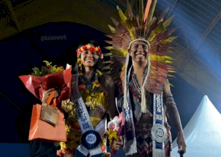 RESIDENTES DO HU DÃO SUPORTE AOS CANDIDATOS MISS E MISTER INDÍGENA DE DOURADOS