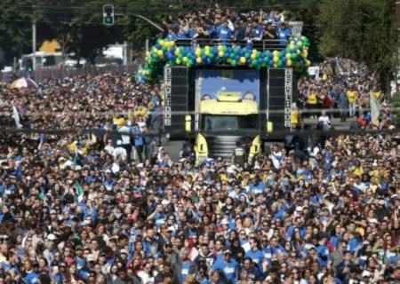 MARCHA PARA JESUS REÚNE MILHARES DE PESSOAS NA CAPITAL PAULISTA