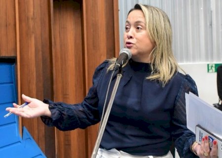 DEPUTADA LIA NOGUEIRA REITERA PEDIDOS DE REFORMAS NO REIS VELOSO E MARIA DA GLÓRIA