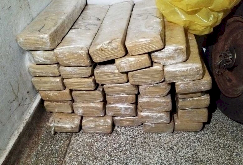 CASAL É PRESO COM VEÍCULO CARREGADO COM DROGAS NA BR-163