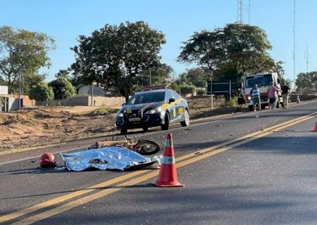 HOMEM MORRE EM COLISÃO DE MOTOCICLETA COM CARRETA BOIADEIRA