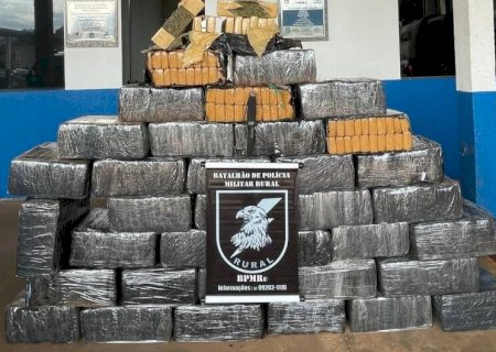 MULHER É PRESA ENQUANTO TRANSPORTAVA QUASE 700 KG DE MACONHA EM ESTRADA VICINAL