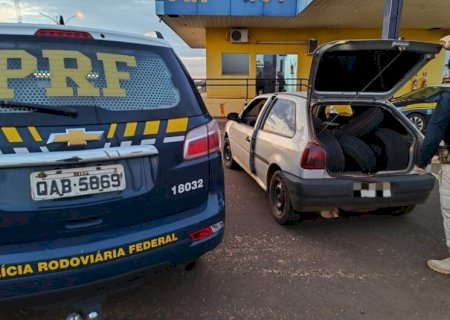 HOMEM É PRESO TRANSPORTANDO 48 PNEUS COMPRADOS NO PARAGUAI