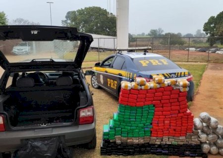 MOTORISTA DESISTE DE FUGA E É PRESO COM QUASE 300KG DE DROGAS EM VEÍCULO