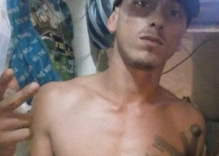 HOMEM É MORTO A TIROS AO ATACAR POLICIAIS COM FACÃO APÓS ASSALTAR TAXISTA