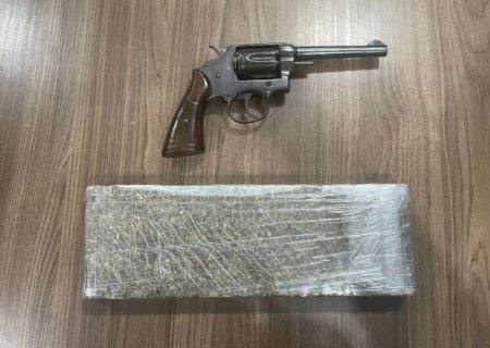 DUPLA É PRESA POR TRÁFICO DE DROGAS E POSSE ILEGAL DE ARMA DE FOGO