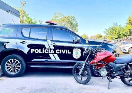 MOTO É RECUPERADA E MULHER É PRESA POR RECEPTAÇÃO