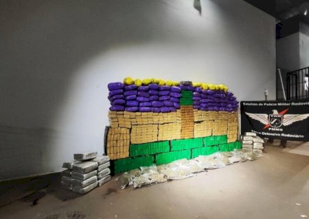 APÓS PERSEGUIÇÃO, TRAFICANTE FOGE E ABANDONA VEÍCULO CARREGADO COM MAIS DE 600 KG DE DROGAS