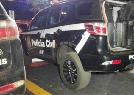 JOVEM ACUSADO DE DISPARAR CINCO VEZES CONTRA O CARRO DA PRIMA É PRESO