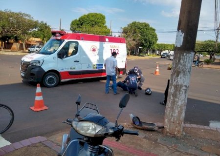 MAIS UM ACIDENTE ENTRE CARRO E MOTO NO CENTRO DE DOURADOS