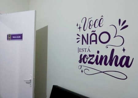 SALA LILÁS É INAUGURADA E TERÁ PLANTÃO 24H PARA MULHERES VÍTIMAS DE VIOLÊNCIA