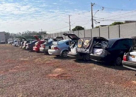 COMBOIO DE VEÍCULOS É FLAGRADO TRANSPORTANDO R$ 3 MILHÕES EM CONTRABANDO