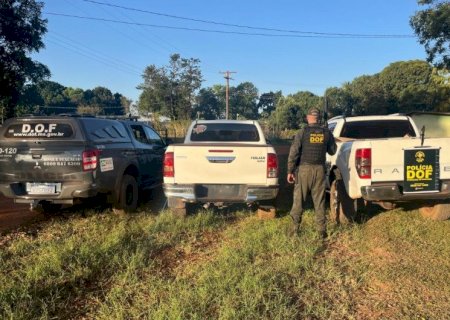 POLÍCIA RECUPERA EM ITAQUIRAÍ CAMINHONETES FURTADAS EM MG E SC