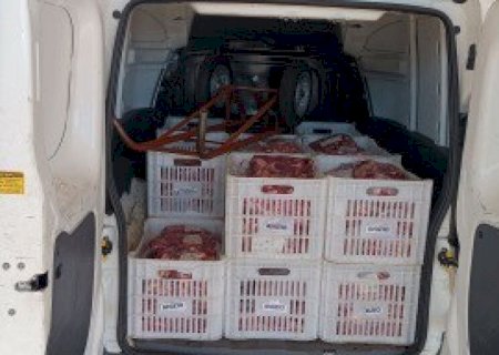 CARGA IRREGULAR DE MAIS DE 400KG DE CARNE QUE IRIA PARA ESCOLAS É APREENDIDA