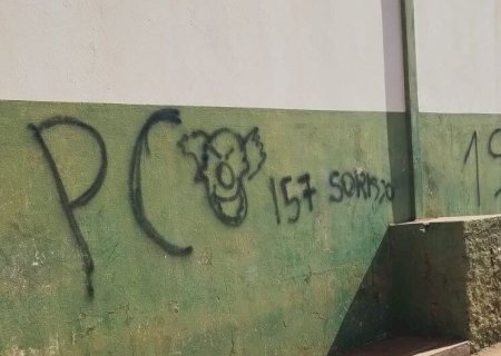 AUTOR DE PICHAÇÕES EM MONUMENTOS PÚBLICOS COM INSÍGNIAS DE FACÇÕES CRIMINOSAS É IDENTIFICADO