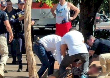 IDOSO ESFAQUEIA MOTOBOY E AMEAÇA POLICIAIS
