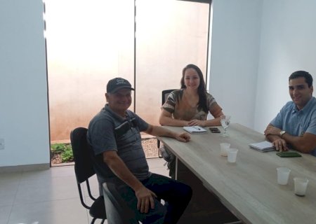 APÓS ACIDENTE COM CADEIRANTE POPULAÇÃO FECHA RUA NO CANAÃ 4 E AGETRAN PROMETE RESOLVER FALTA DE QUEBRA-MOLAS