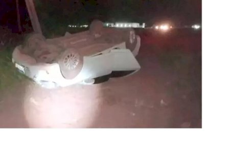 BÊBADO, MOTORISTA PERDE CONTROLE DA DIREÇÃO E CAPOTA CARRO EM RODOVIA