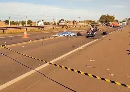 MOTOCICLISTA MORRE AO CAIR E SER ESMAGADO POR CAMINHÃO NA BR-262