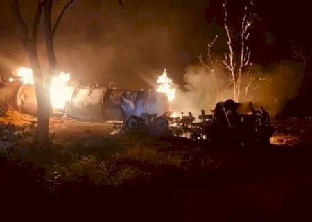 COLISÃO FRONTAL TERMINA EM EXPLOSÃO E MOTORISTAS FERIDOS EM RODOVIA DE MS