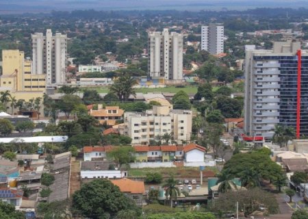 FRENTE FRIA AVANÇA E MANTÉM TEMPERATURAS AMENAS NO FIM DE SEMANA