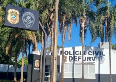 DUPLA É PRESA POR ROUBO E CARRO É RECUPERADO NA CAPITAL