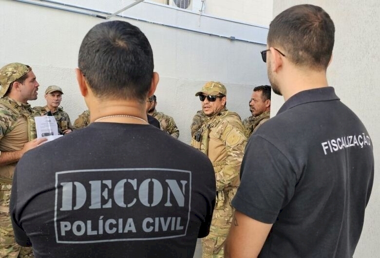 EMPRESA É FECHADA E CINCO SÃO AUTUADOS EM OPERAÇÃO CONTRA COMÉRCIO ILEGAL DE CIGARRO