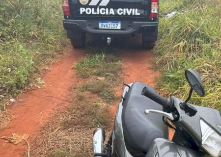 MOTO FURTADA É RECUPERADA UM DIA DEPOIS EM MATAGAL