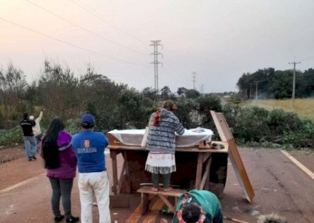 COM VELÓRIO NO ANEL VIÁRIO, INDÍGENAS QUEREM PRESENÇA DE AUTORIDADE QUE GARANTA MELHORIAS DE SINALIZAÇÃO