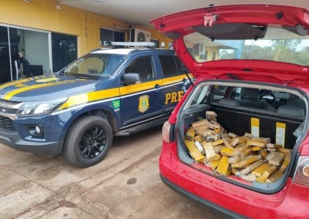 PRF APREENDE VEÍCULO QUE TRANSPORTAVA QUASE 100 QUILOS DE MACONHA