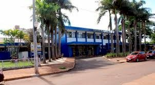 DOIS HOMENS FICAM EM ESTADO GRAVE APÓS ACIDENTE ENTRE MOTO E CARRO EM DOURADOS
