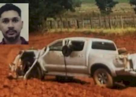 HOMEM MORRE EM CAPOTAMENTO POUCO DEPOIS DE TROCAR PNEU DE CAMINHONETE