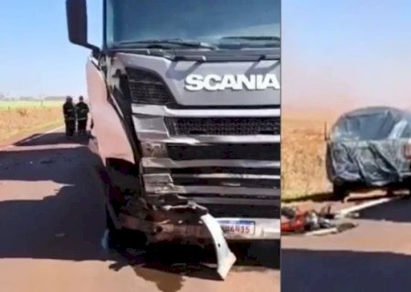 HOMEM MORRE EM COLISÃO ENTRE PICAPE E CARRETA PRÓXIMO A USINA