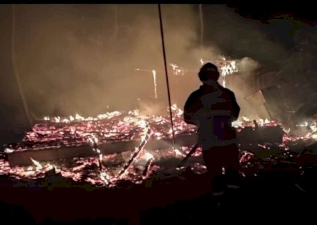 CASA PEGA FOGO EM SÍTIO E CORPO É ENCONTRADO DENTRO DELA