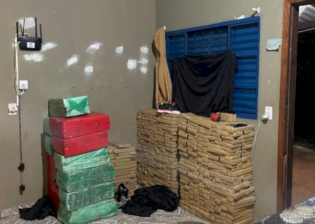 TRÊS SÃO PRESOS COM 853 QUILOS DE MACONHA EM ENTREPOSTO DO TRÁFICO