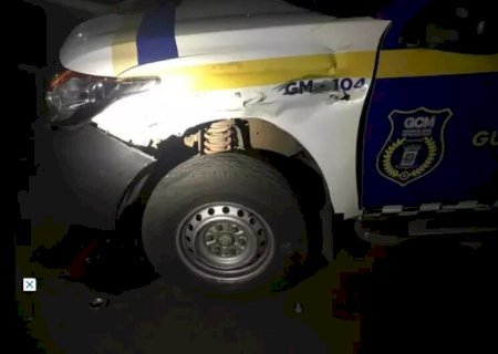 MOTOCICLISTA BÊBADO É PRESO AO BATER EM VIATURA DA GUARDA DURANTE BLITZ