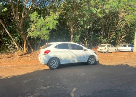 ARMADO COM FACA, ADOLESCENTE ASSALTA MULHER, ROUBA CARRO E VAI PARA A CASA DA AVÓ