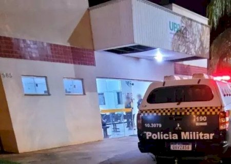 RAPAZ FERIDO COM TIRO NA CABEÇA DIRIGE ATÉ UNIDADE DE SAÚDE