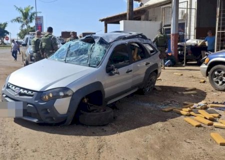 APÓS PERSEGUIÇÃO, MOTORISTA CAPOTA VEÍCULO CARREGADO COM MACONHA