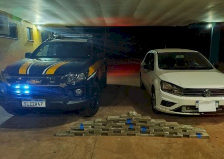MOTORISTA TENTA FUGIR, MAS É ALCANÇADO E PRESO COM DROGA