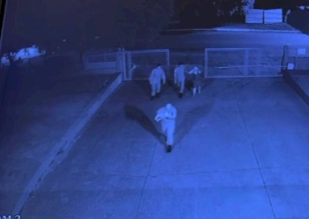 BEBÊ ENGASGA E MÃE CORRE ATÉ CORPO DE BOMBEIROS PARA SALVAR A FILHA