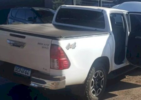 CAMINHONETE QUASE BATE EM VIATURA, ATROPELA MOTOCICLISTA E FOGE