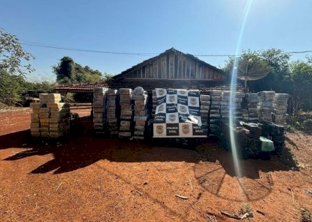 POLÍCIA DESMONTA ENTREPOSTO DE DROGAS EM ITAPORÃ E APREENDE QUASE 7T DE MACONHA