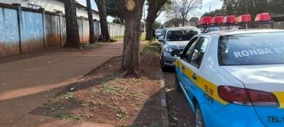 HOMEM É ENCONTRADO MORTO EM CALÇADA DE ESCOLA EM DOURADOS
