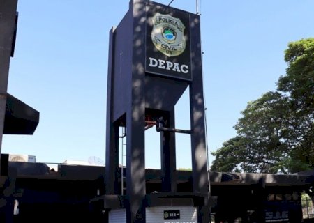 JOVEM PASSA EMPINANDO MOTO, TENTA FUGIR E ACABA PRESO PELA PM EM DOURADOS