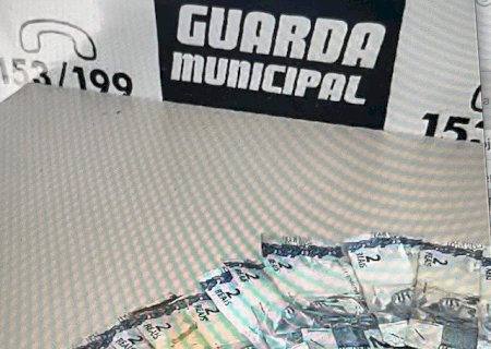 GUARDA MUNICIPAL APREENDE ADOLESCENTE TRAFICANTE