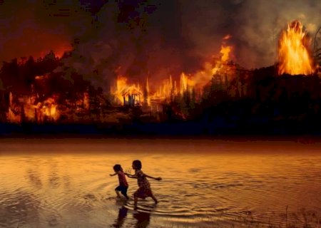 AMBIENTALISTAS E ARTISTAS SE CALAM DIANTE DAS CHAMAS QUE CONSOMEM A AMAZÔNIA
