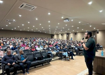 EM DOURADOS, SAÚDE CONCLUI FORMAÇÃO E ENTREGA KITS PARA AGENTES COMUNITÁRIOS