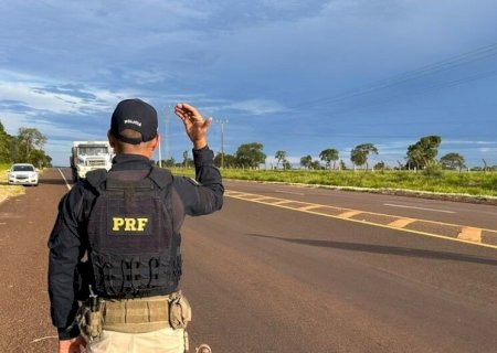 APÓS USAR COCAÍNA, DUPLA MANTÉM FAMÍLIA REFÉM E ROUBA CARRO