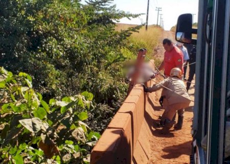 ESFAQUEADA MAIS DE 20 VEZES E JOGADA NO RIO ANHANDUÍ TINHA 42 ANOS